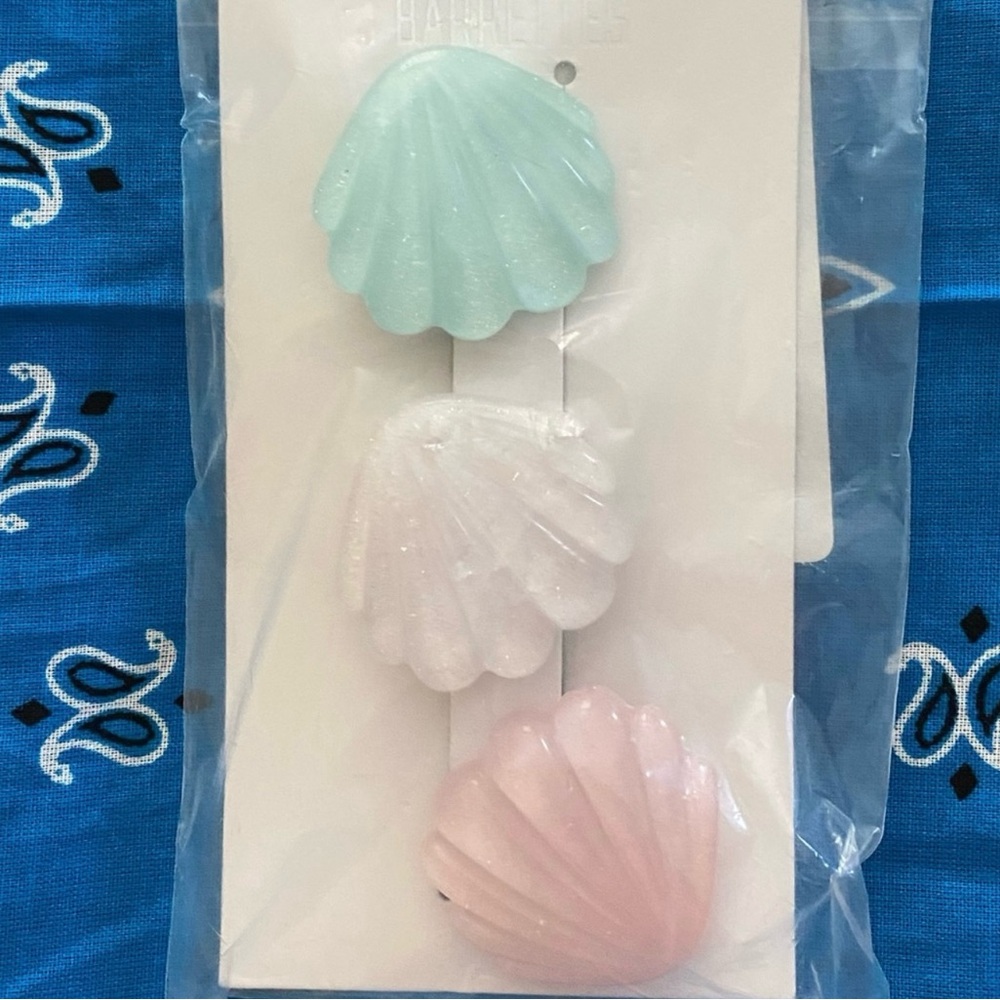 VS Pink seashell pins
